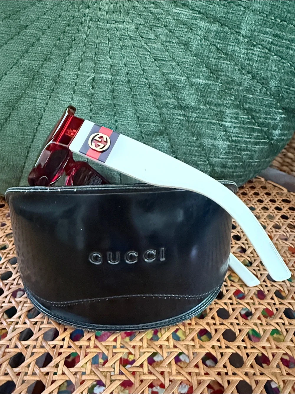 Vintage Y2K Gucci GG 2563/S Red & White Classic Logo Square Frame Sunglasses